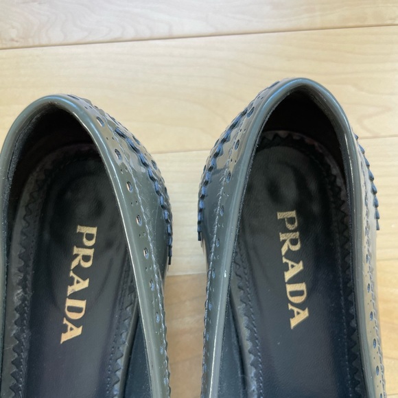 PRADA LOAFERS! Comes with dust bag. - Picture 15 of 15